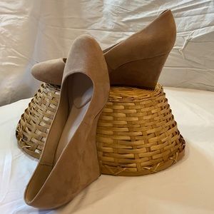 Nude suede wedges!